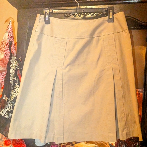NWOT Ann Taylor Loft women's size 8 pleated khaki skirt - Picture 1 of 5
